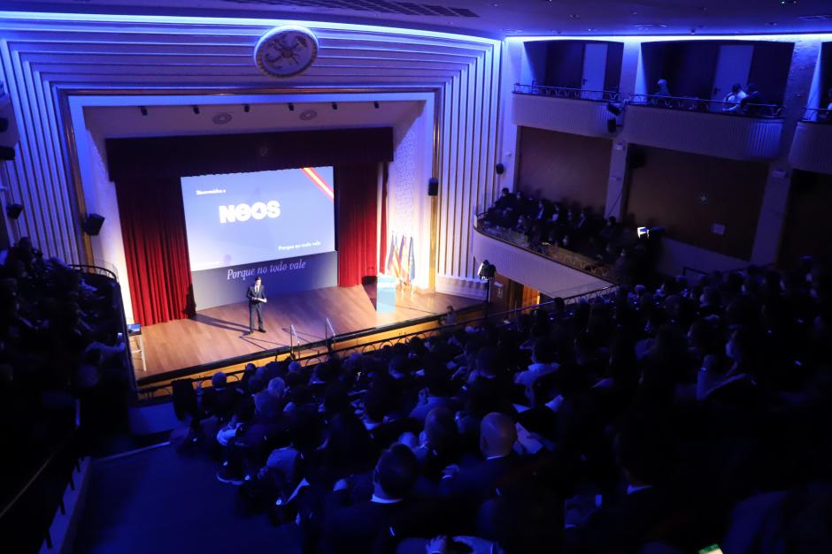 El auditorio durante la presentación de NEOS Valencia
