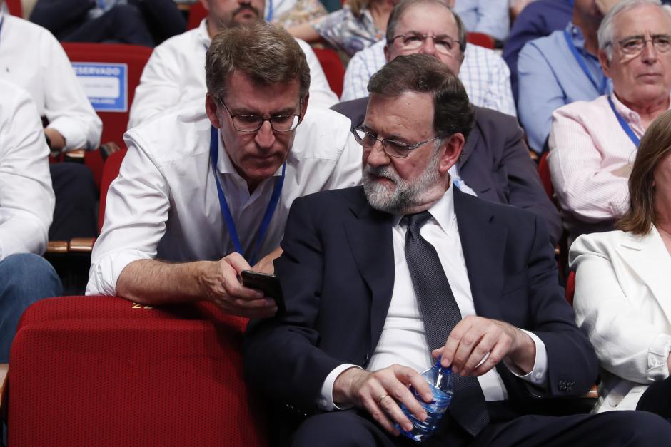 Mariano Rajoy y Núñez Feijóo en el Congreso Extraordinario que puso a Casado al frente del PP