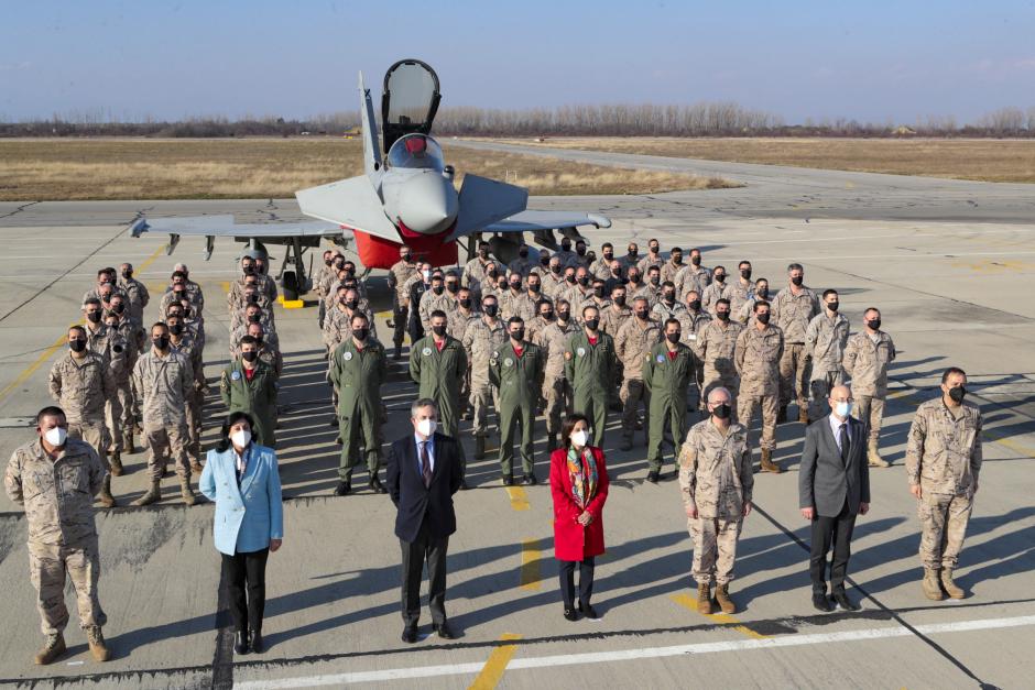 Parte de los soldados desplegados en Bulgaria durante la visita de la ministra de Defensa, Margarita Robles, el pasado 21 de febrero