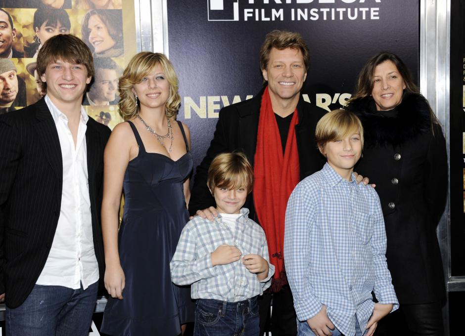 Jon Bon Jovi junto a su esposa y sus hijos, en 2011