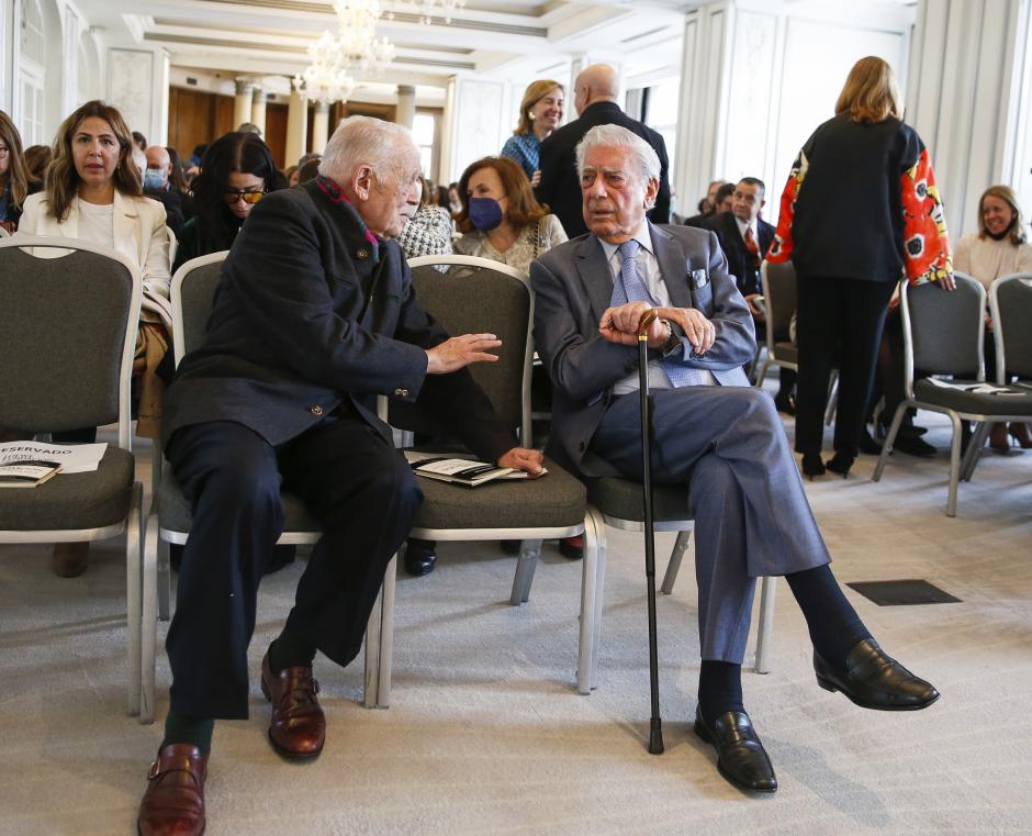 Al acto de entrega del premio XXXIV Premio Internacional de Poesía Fundación Loewe han asistido numerosas personalidades del mundo de la cultura.