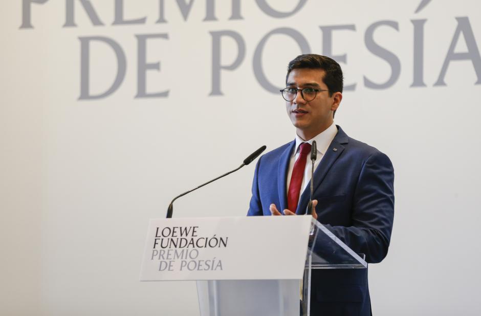 El escritor y médico mexicano, Orlando Mondragón, pronuncia su discurso de agradecimiento tras recibir el XXXIV Premio Internacional de Poesía Fundación Loewe en una ceremonia celebrada este martes en Madrid.