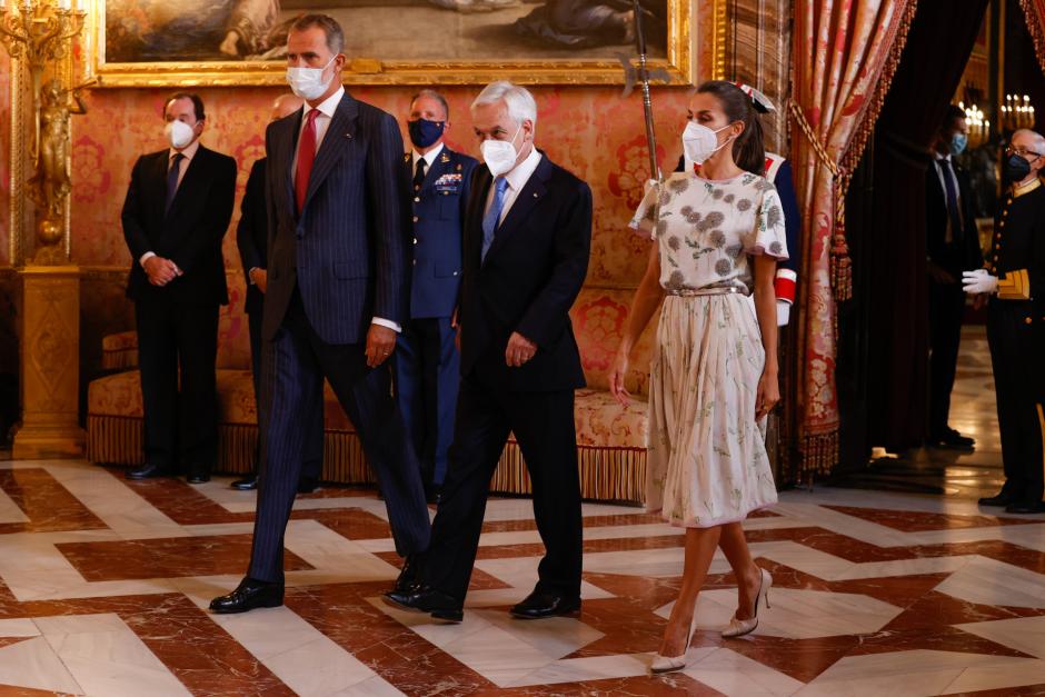 En la visita a los Reyes del presidente chileno ahora saliente, Sebastián Piñera, sí asistieron el ministro Albares y el presidente del Gobierno, Pedro Sánchez