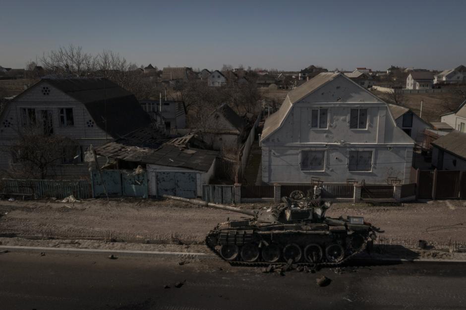 Tanque ruso destruido al norte de Kiev