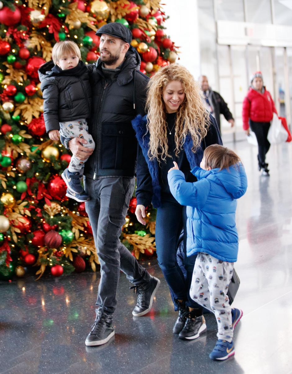 Singer Shakira and Gerard Pique and their kids Milan and Sasha Pique in New York.
24/12/2017