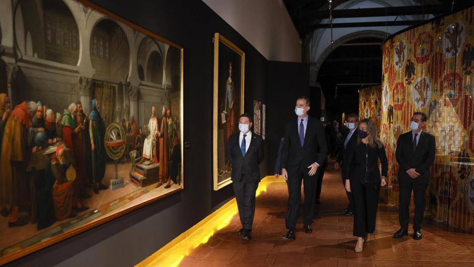 Felipe VI ha sido acompañado por las autoridades castellanomanchegas y el ministro de Cultura y Deporte durante toda la exposición