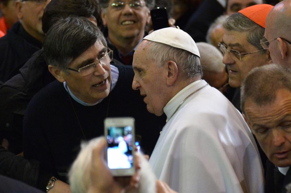El sacerdote antimafia junto al Papa Francisco en 2015