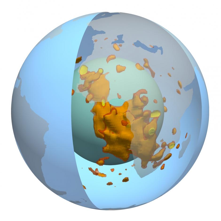 Una vista en 3D de la mancha en el manto de la Tierra debajo de África, mostrada por los colores rojo, amarillo y naranja. El color cian representa el límite entre el núcleo y el manto, el azul representa la superficie y el gris transparente representa los continentes.