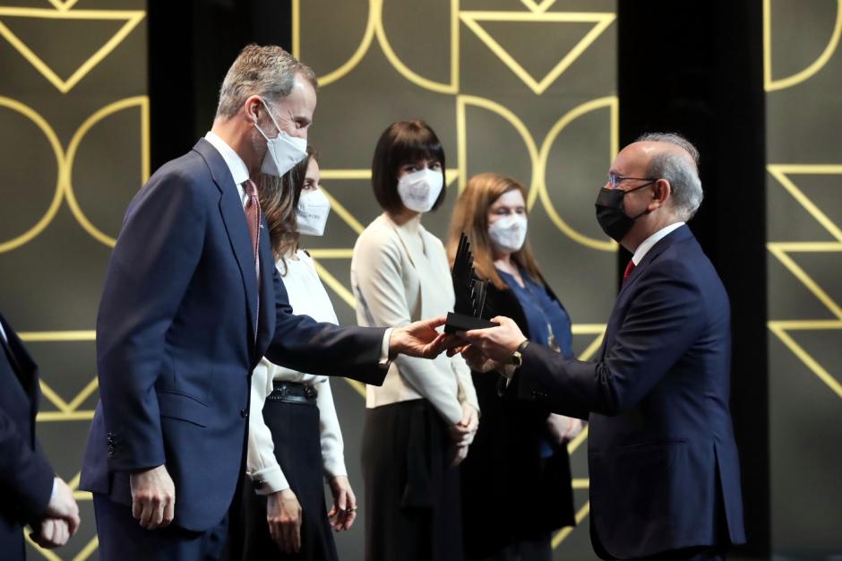 Su Majestad el Rey entrega el Premio Nacional de Innovación 2021 modalidad "Trayectoria Innovadora" a Eduardo Anitua Aldecoa