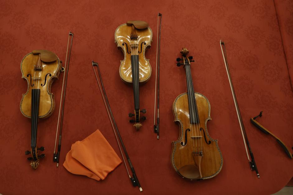 Los dos violines y la viola del Palacio Real