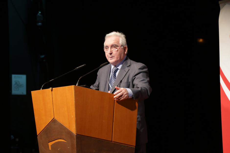 El doctor Jacinto Bátiz durante su intervención en congreso Católicos y Vida Pública