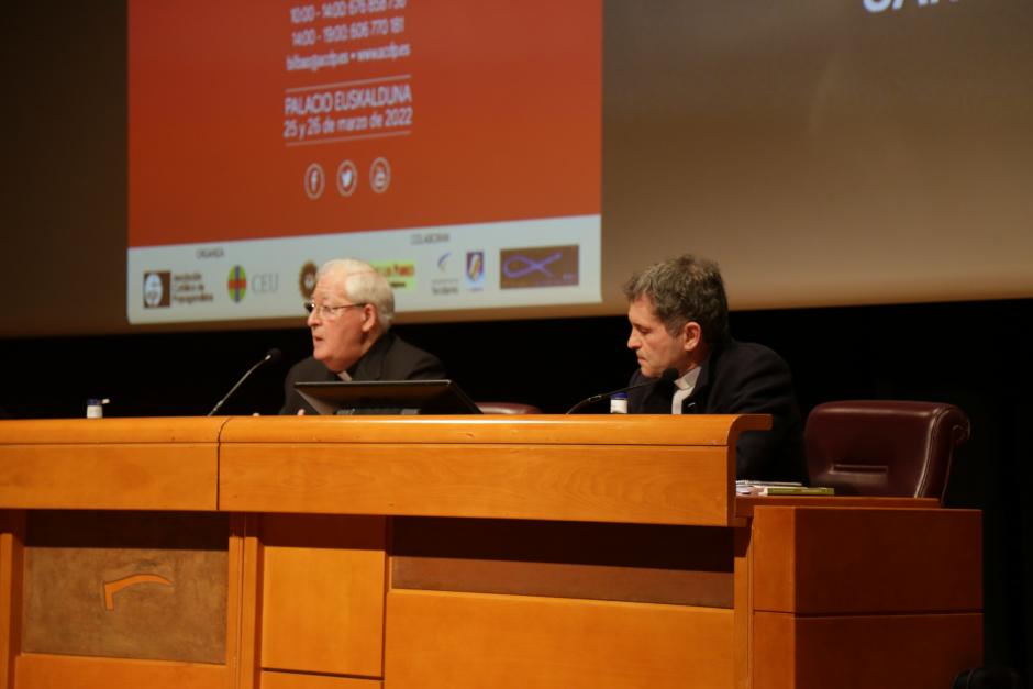 El obispo de Bilbao Joseba Segura presentó la ponencia de Reig Pla