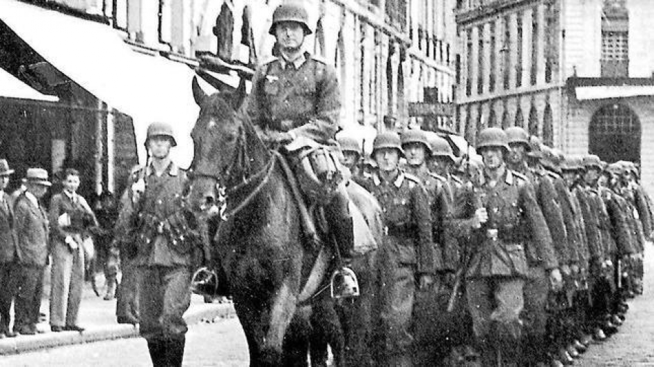 Infantería alemana durante la II Guerra Mundial con uniformes de Hugo Boss