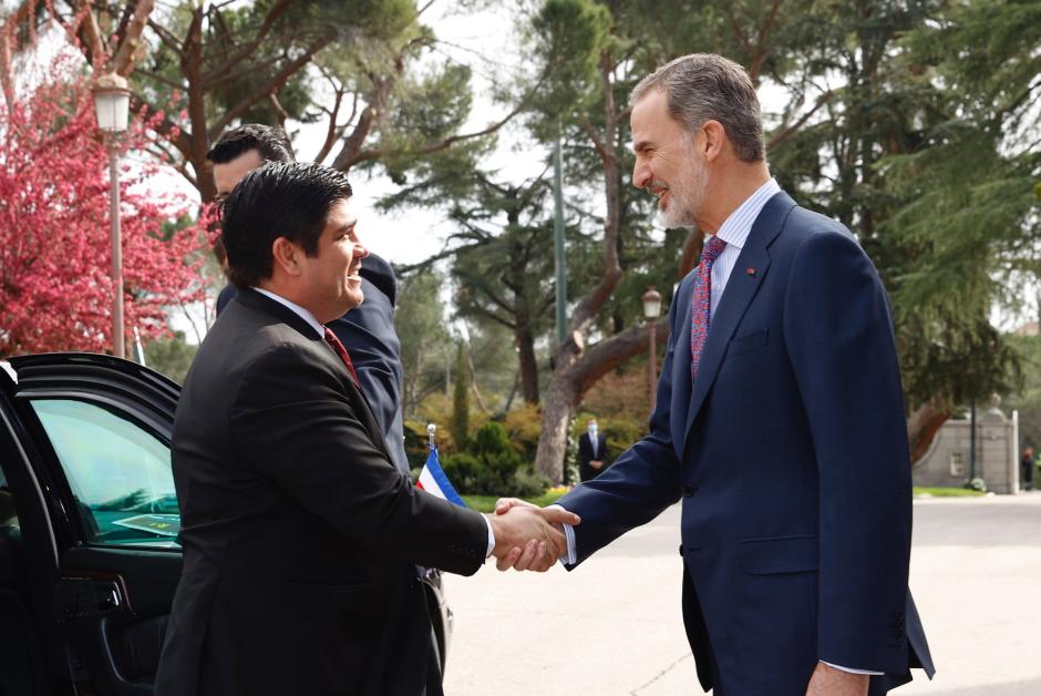 El presidente de Costa Rica, Carlos Alvarado, es recibido por el Rey Felipe VI