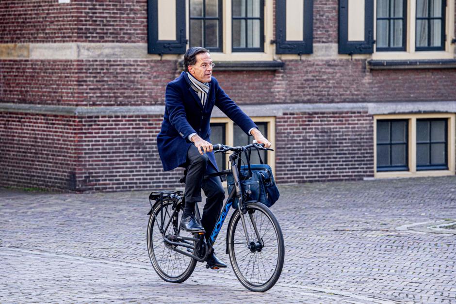 Mark Rutte, de paseo en su bicicleta