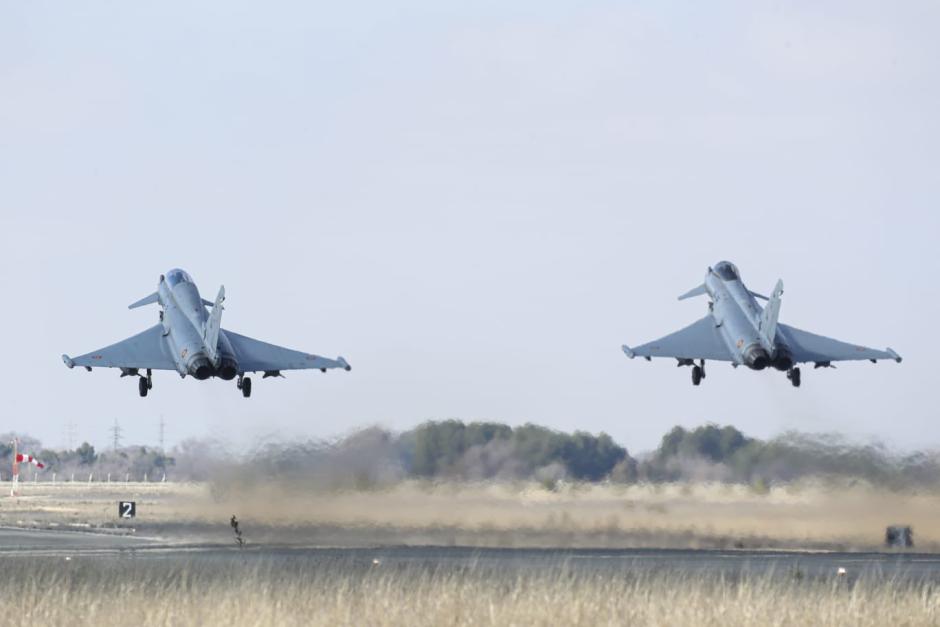 Dos Eurofighter españoles despegando durante la misión que han cumplido en Bulgaria