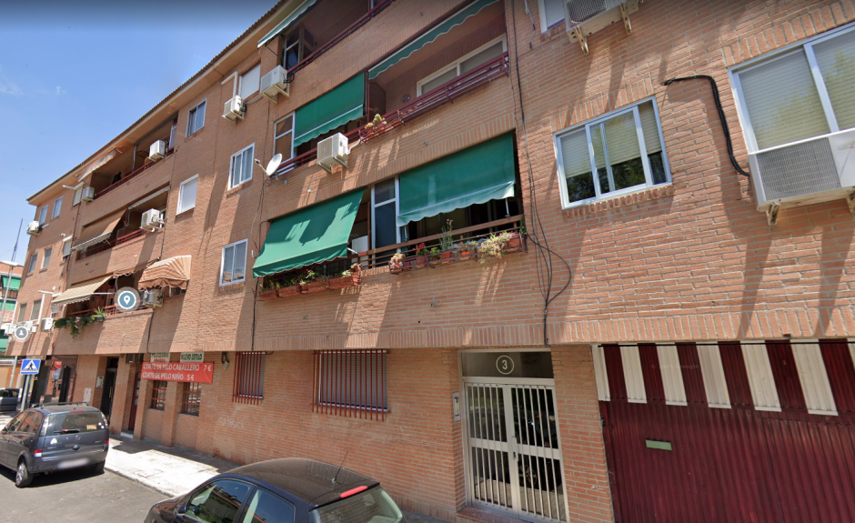 El edificio ubicado en los números 1 y 3 de la calle Rafael Alberti, en la localidad madrileña de San Fernando de Henares