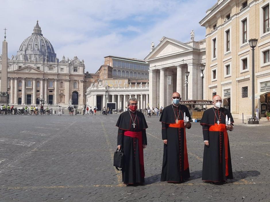Omella, Osoro y Argüello en Roma en 2020 tras reunirse con el Papa Francisco