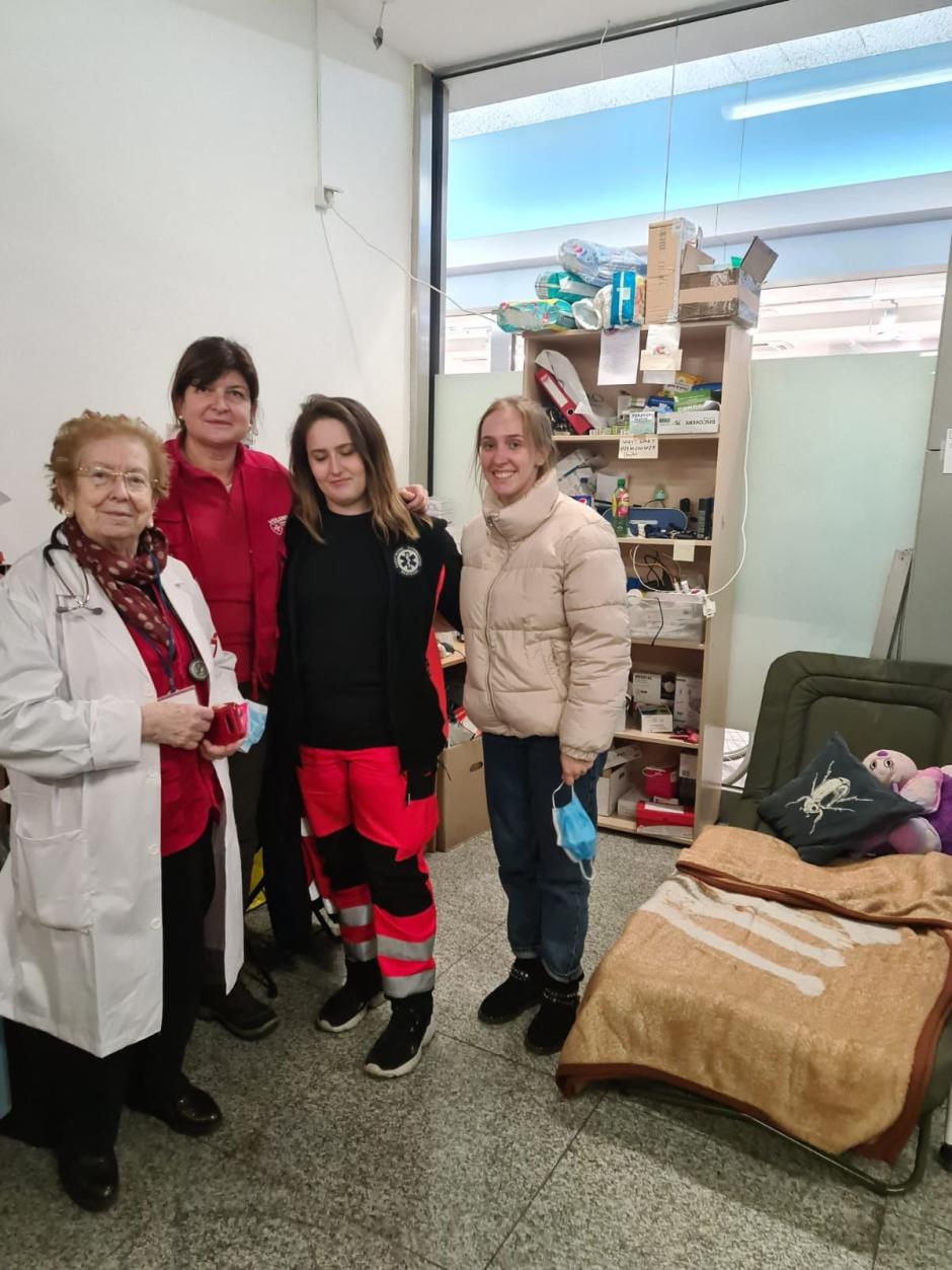 Los voluntarios, en el puesto de socorro de la estación de Cracovia