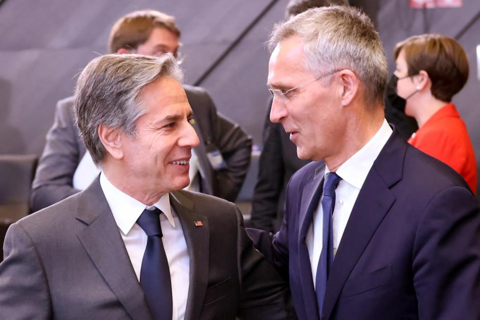 El secretario de Estado de EE. UU., Antony Blinken (izquierda), y el secretario general de la OTAN, Jens Stoltenberg en Bruselas