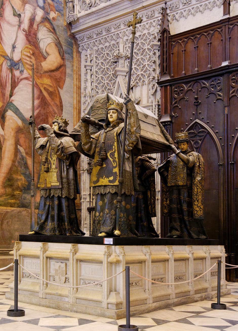 Tumba de Cristóbal Colón de la Catedral de Sevilla (lado derecho del crucero)