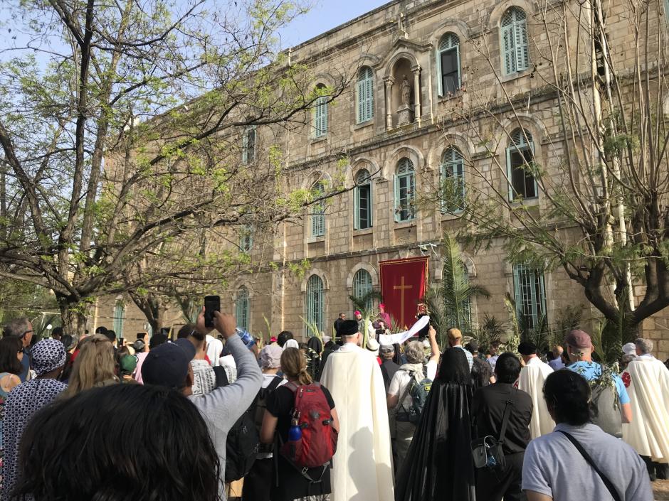 El Patriarca, monseñor Pierbattista Pizzaballa, se dirige a los fieles en la iglesia de santa Ana