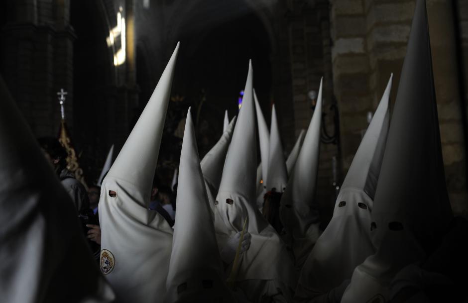 Nazarenos durante la Semana Santa en Córdoba, 2015