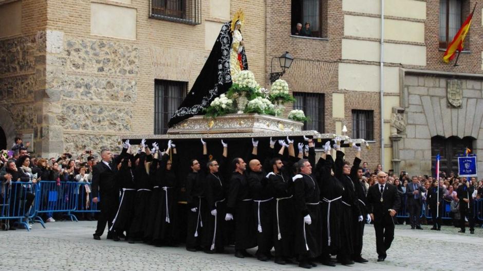 Un momento de la procesión de la Virgen de la Soledad
