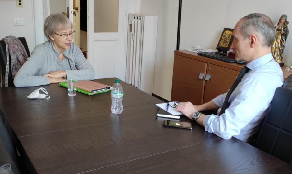 Jolanta Kafka, durante la entrevista con el corresponsal de El Debate en el Vaticano