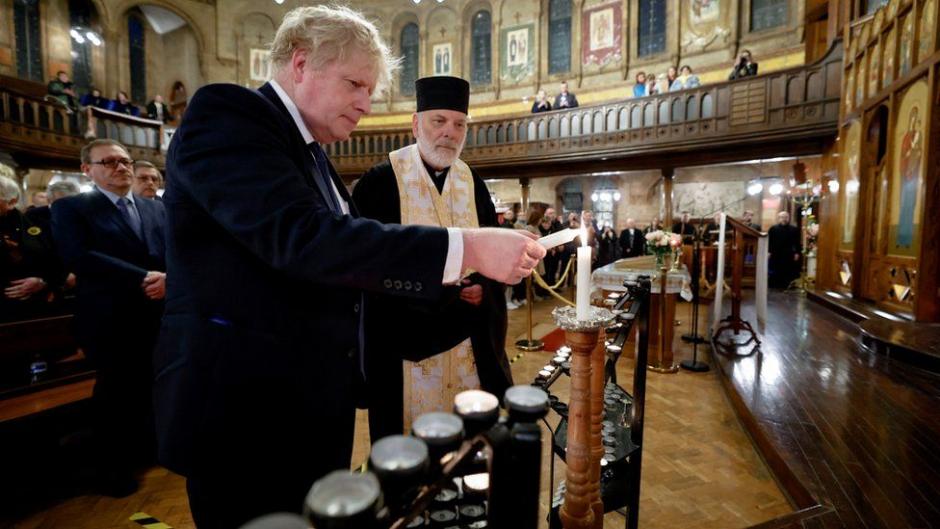 El primer ministro británico en la catedral católica ucraniana de Londres el día de ayer