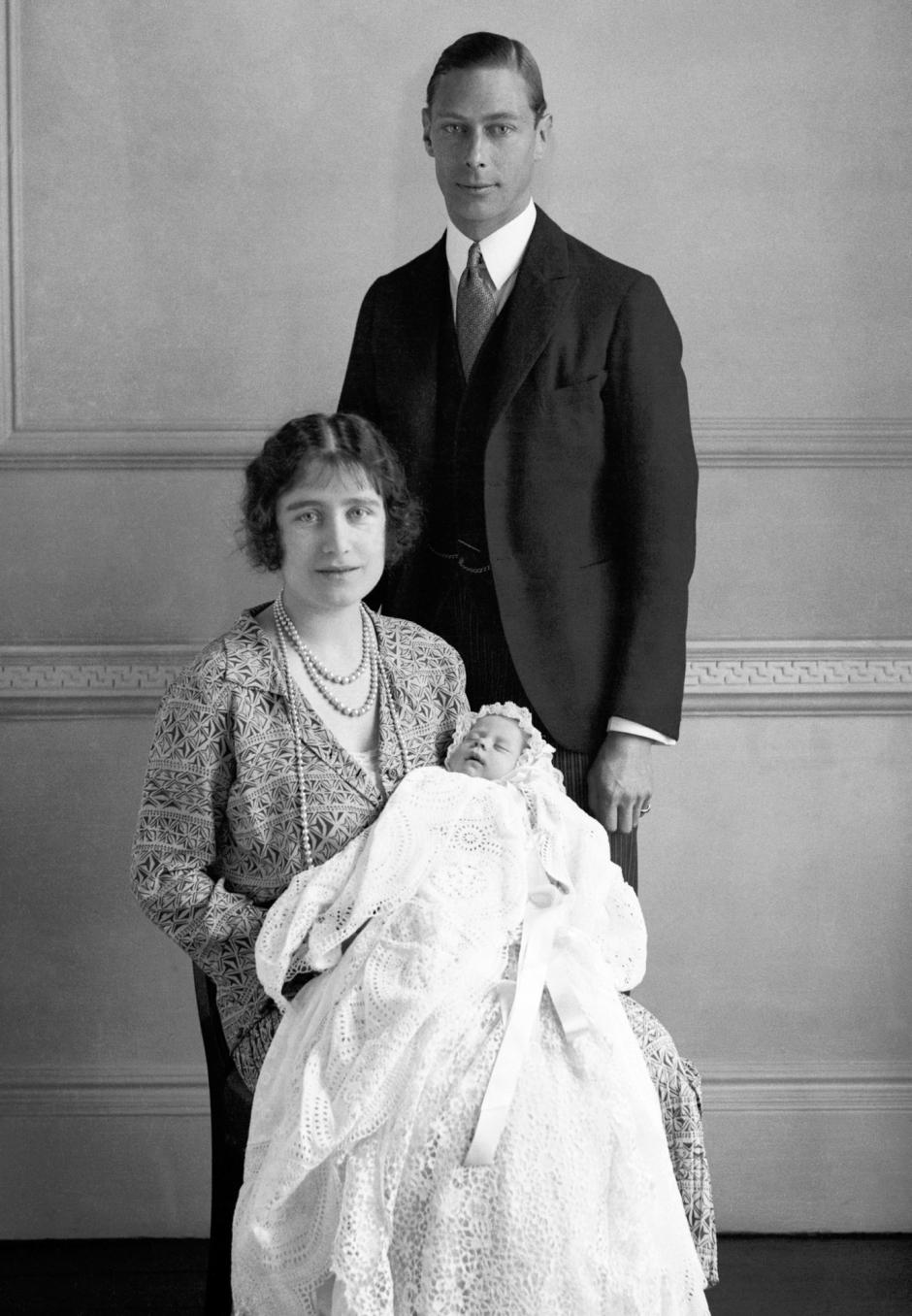 Los duques de York, con la Princesa Isabel el 29 de abril de 1926