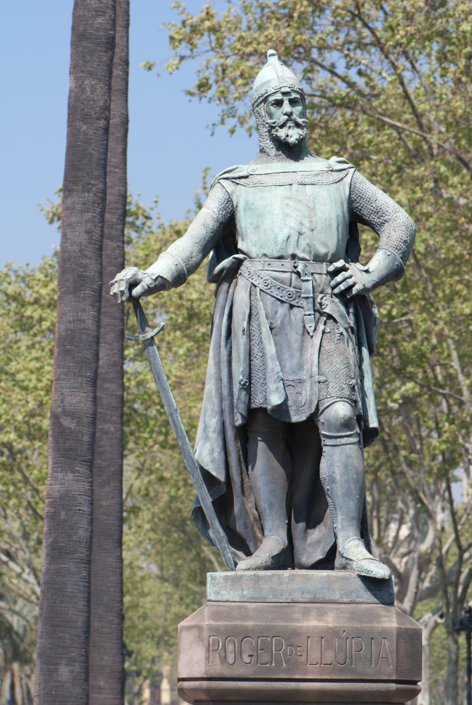 Estatua de Roger de Lauria en Barcelona