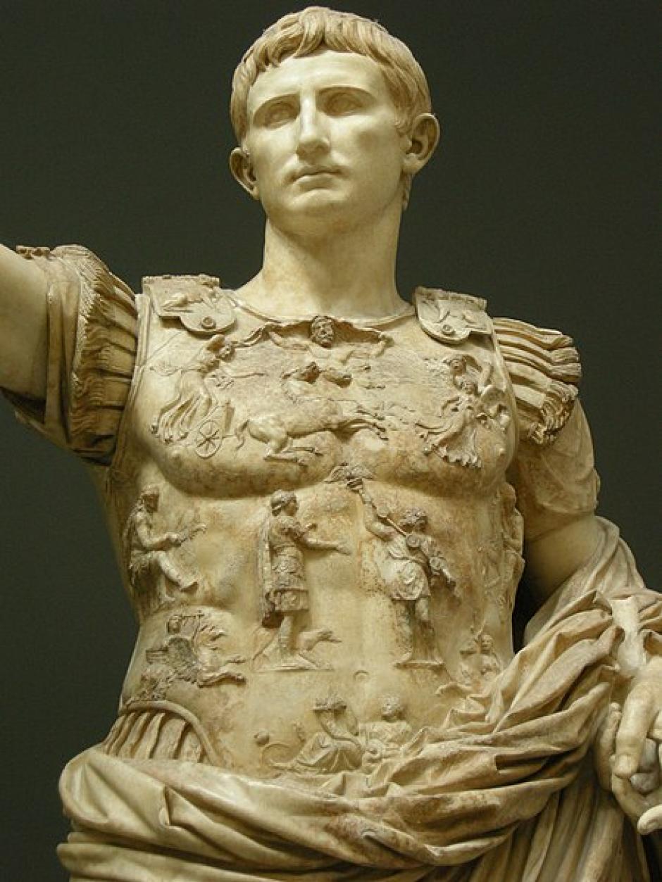 Detalle de la entrega de las águilas de Craso en la coraza del Augusto de Prima Porta