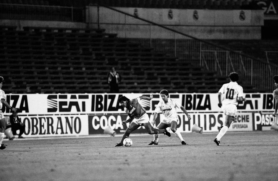 Chendo defiende a Maradona en la Copa de Europa de 1987