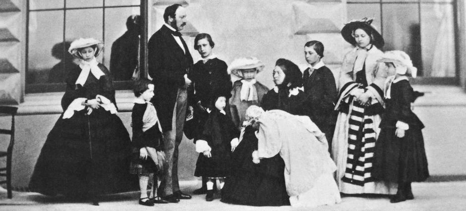 El príncipe Alberto, la reina Victoria y sus nueve hijos, 1857