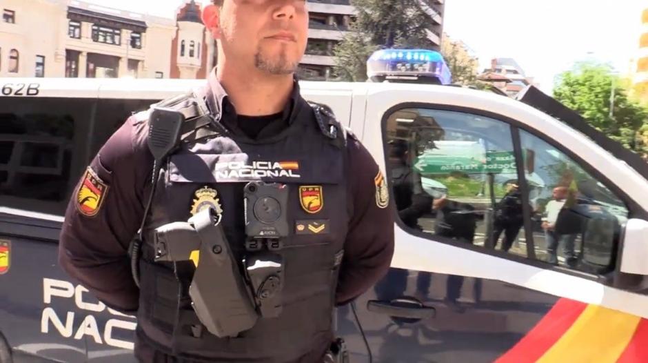 La Policía cuenta ya con los primeros 85 agentes dotados con pistolas táser para la seguridad ciudadana en Madrid.

La Policía Nacional cuenta ya con los primeros 85 agentes dotados con pistolas táser para actuaciones en la vía pública de la Unidad de Prevención y Respuesta (UPR), especializada en la prevención o restablecimiento del orden y la seguridad ciudadana.

ESPAÑA EUROPA MADRID POLÍTICA
POLICÍA NACIONAL