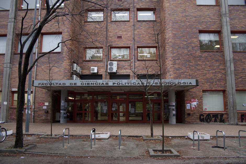 Fachada de la Facultad de Ciencias Políticas y Sociología de la UCM