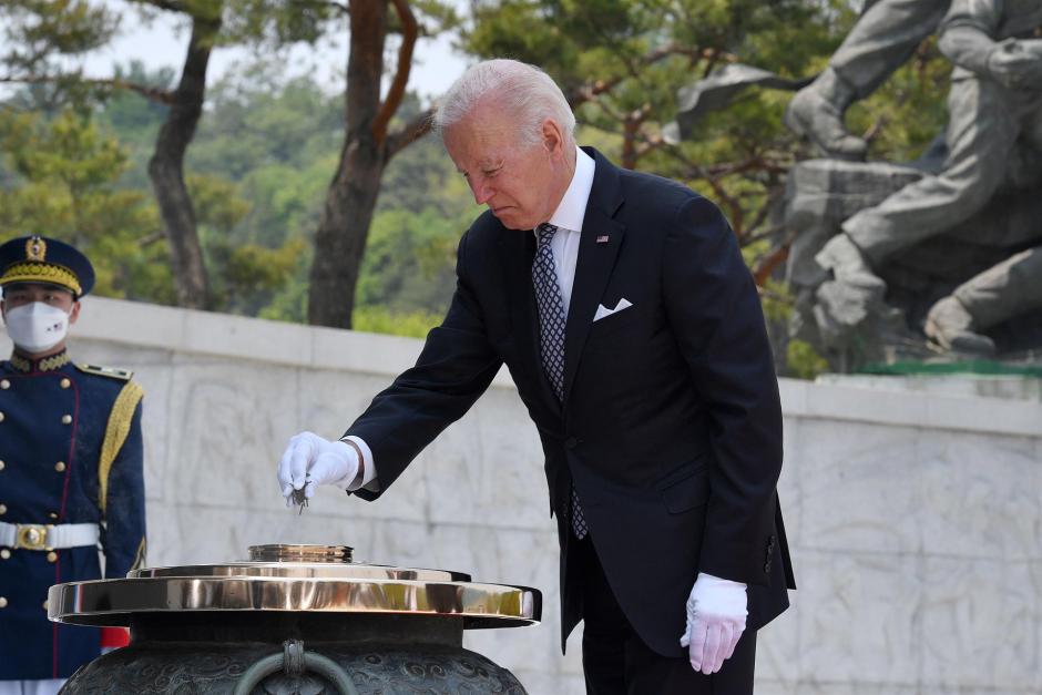 Joe Biden rinde homenaje a los caídos en Corea