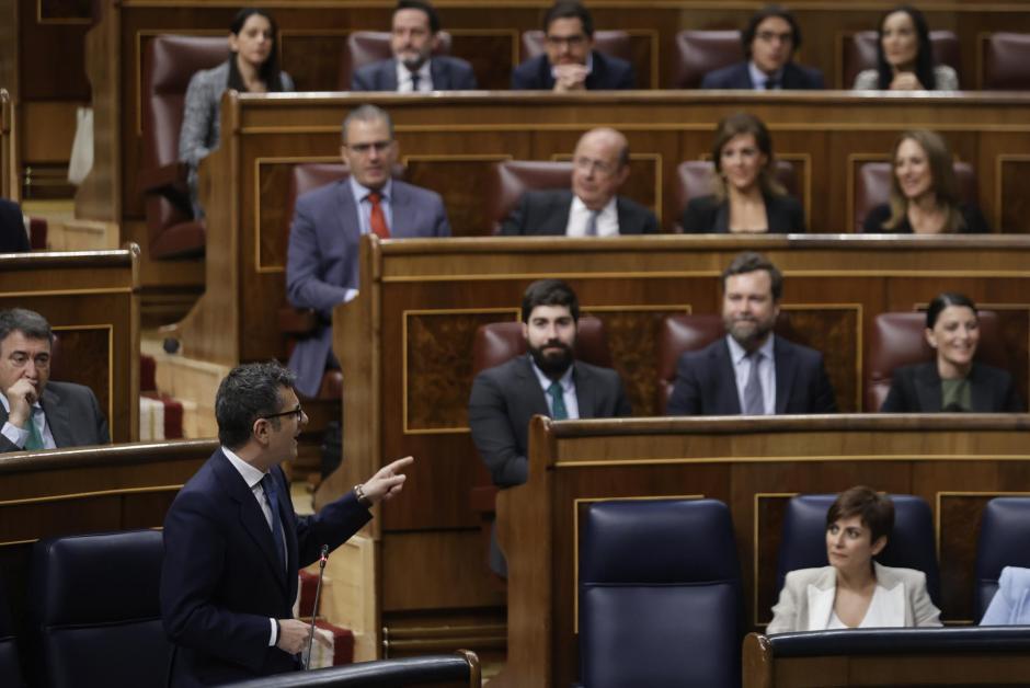El ministro de Presidencia, Relaciones con las Cortes y Memoria Democrática, Félix Bolaños, interviene en la sesión de control