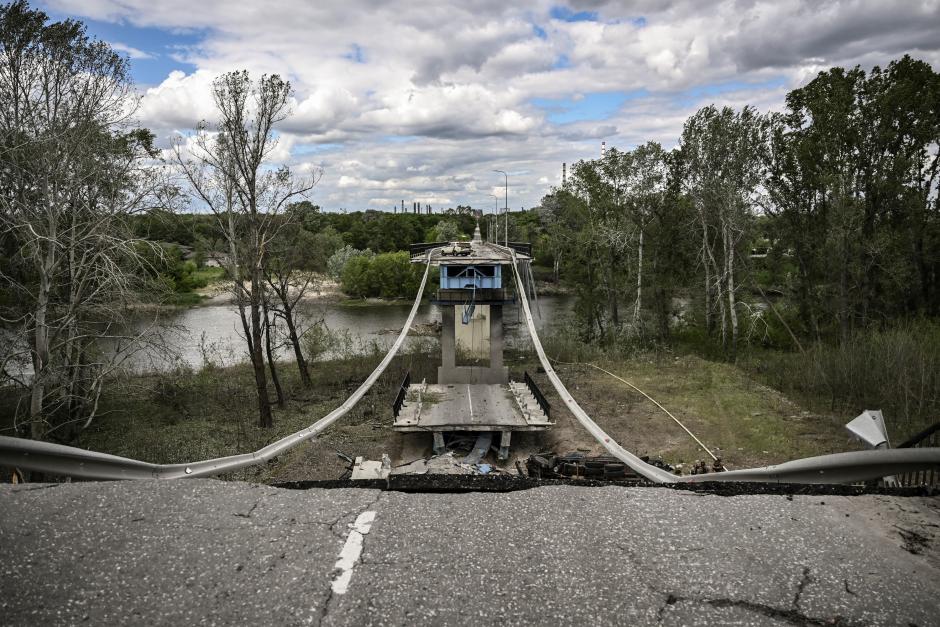 Las fuerzas rusas derrumbaron el puente que unía las ciudades de Severodonetsk y Lysychansk. Ahora, están incomunicadas.