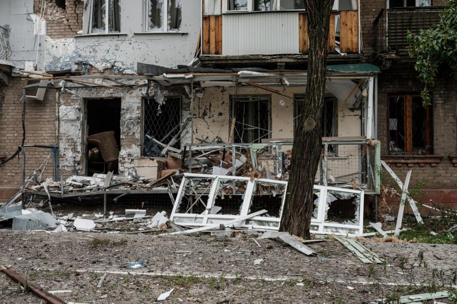La fachada, dañada, de un edificio en Severodonetsk