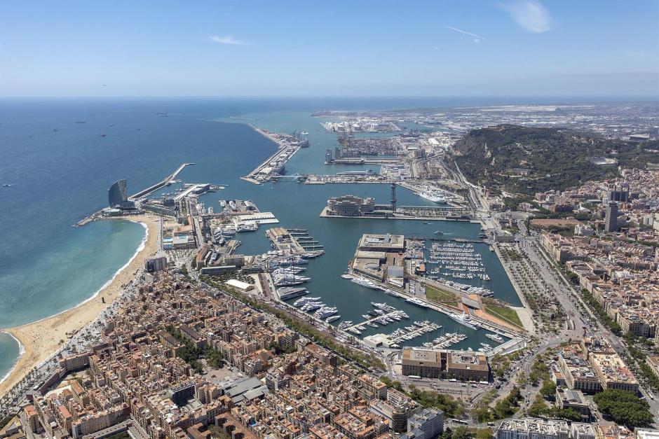 Vista aérea del puerto de Barcelona