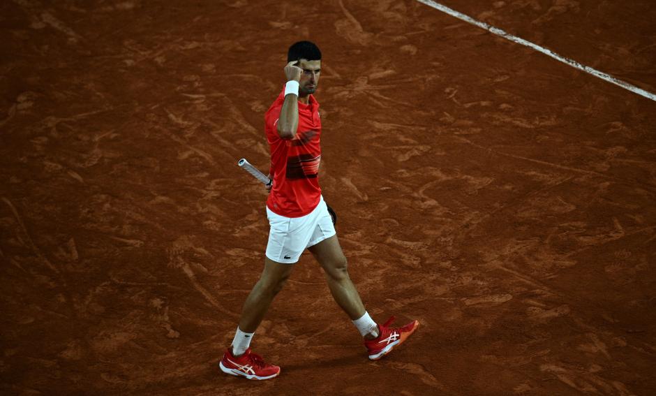 Djokovic celebra la victoria en el segundo set