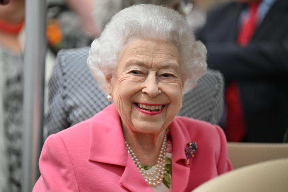 Britain's Queen Elizabeth II is given a tour by Keith Weed, President of the Royal Horticultural Society during a visit by members of the royal family to the RHS Chelsea Flower Show 2022,