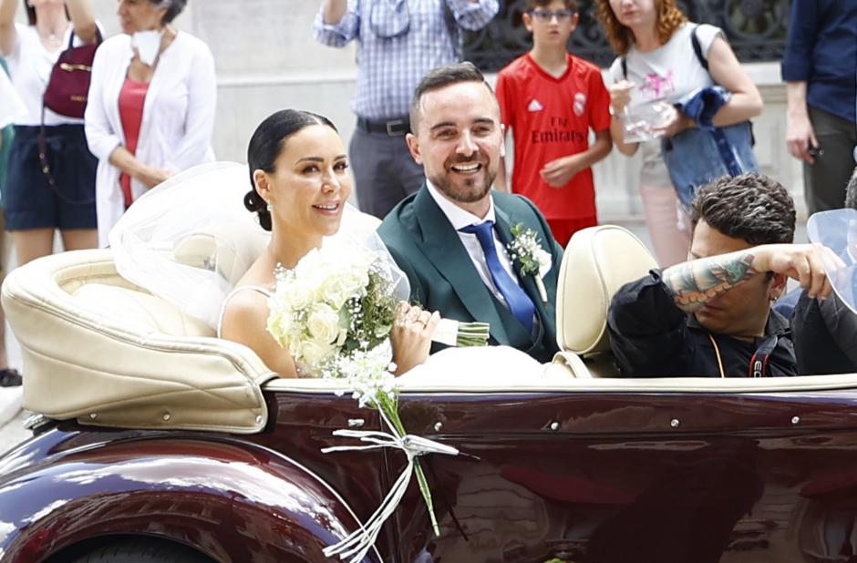 Los ya marido y mujer, a su llegada al Casino de Madrid después de casarse este sábado en Madrid