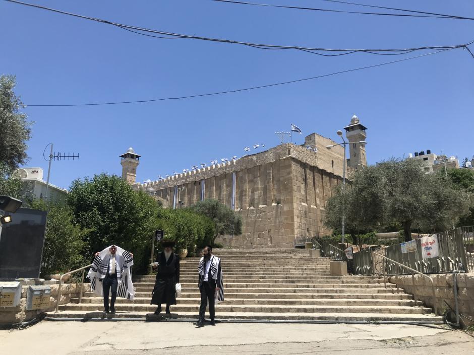 Hebrón Judíos ortodoxos en la sinagoga