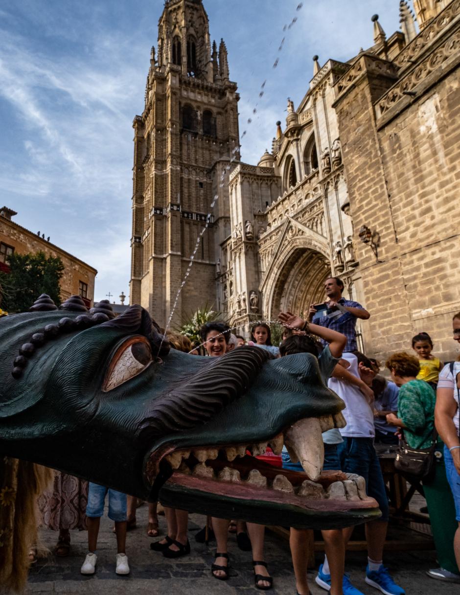 Las calles de Toledo y Sevilla vuelven a celebrar el Corpus Christi ...