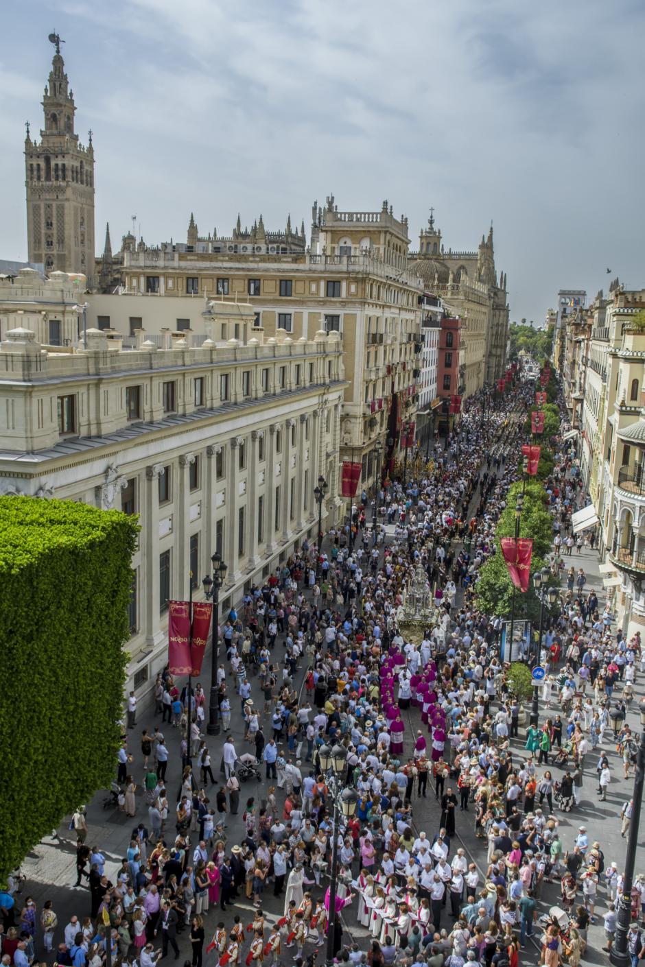 Las calles de Toledo y Sevilla vuelven a celebrar el Corpus Christi ...