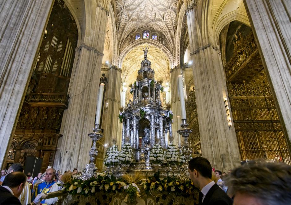 Las calles de Toledo y Sevilla vuelven a celebrar el Corpus Christi ...