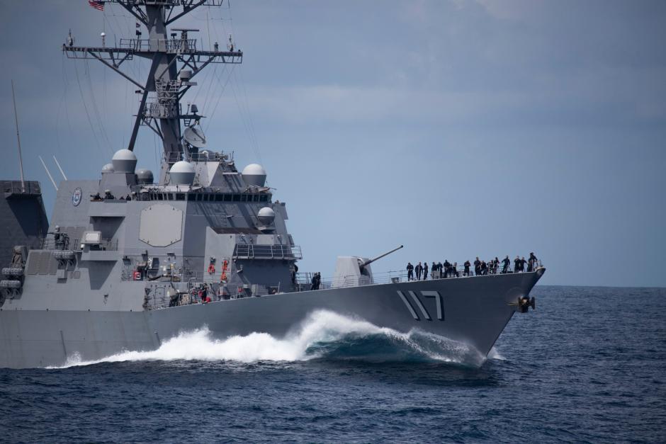 Detalle del USS Paul Ignatius navegando en una imagen difundida por la US navy